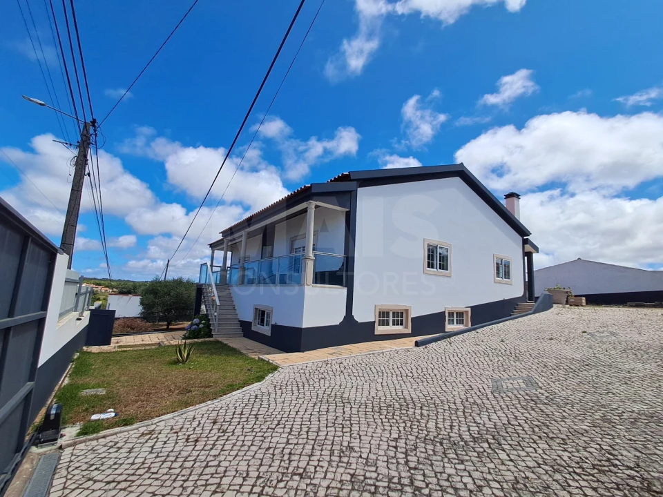 Moradia T3 para Arrendamento em Nadadouro Foto 1