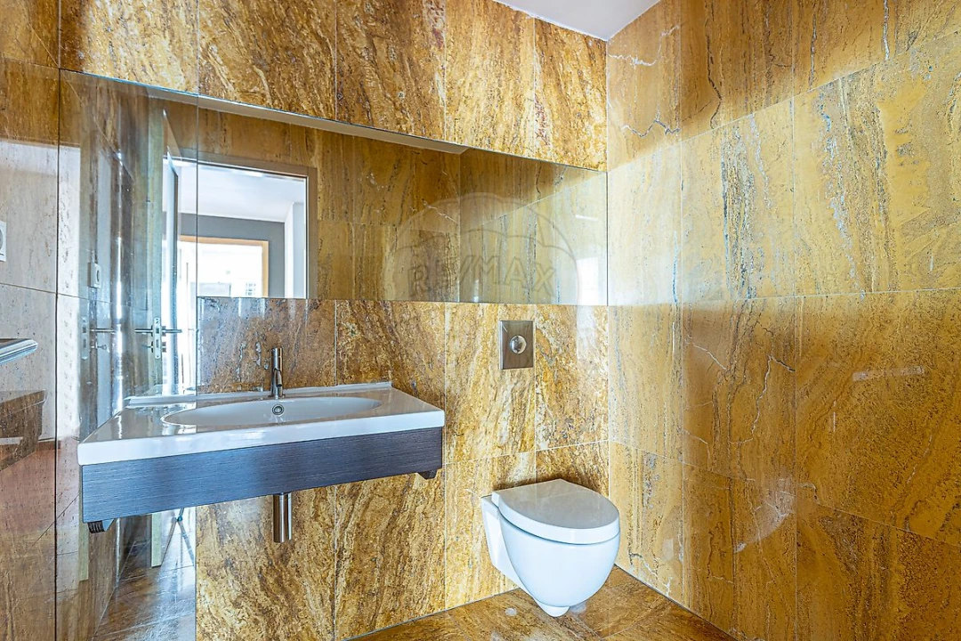 Apartamento T4 para Arrendamento em Ramalde Foto 22