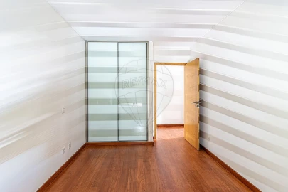 Apartamento T4 para Arrendamento em Ramalde