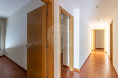 Apartamento T4 para Arrendamento em Ramalde