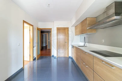 Apartamento T4 para Arrendamento em Ramalde