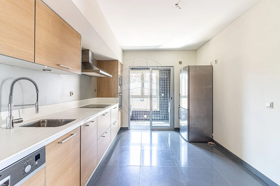 Apartamento T4 para Arrendamento em Ramalde Foto 16