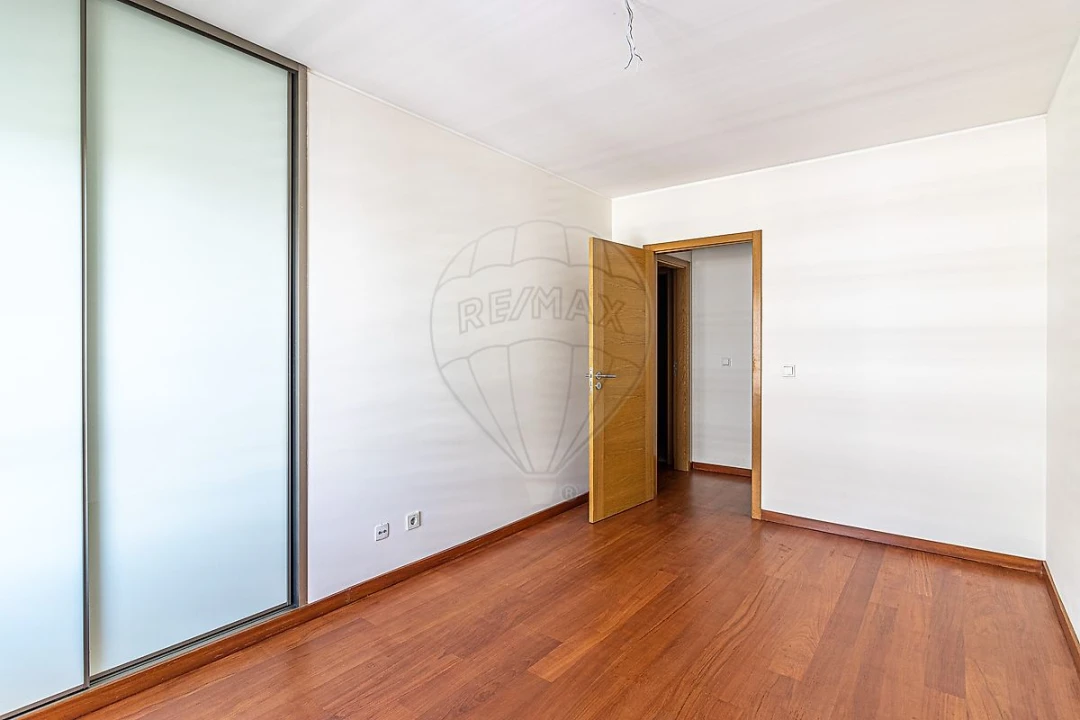 Apartamento T4 para Arrendamento em Ramalde Foto 3