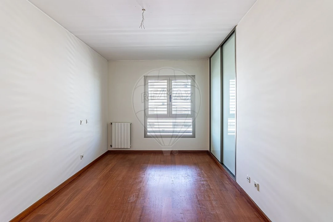 Apartamento T4 para Arrendamento em Ramalde Foto 4