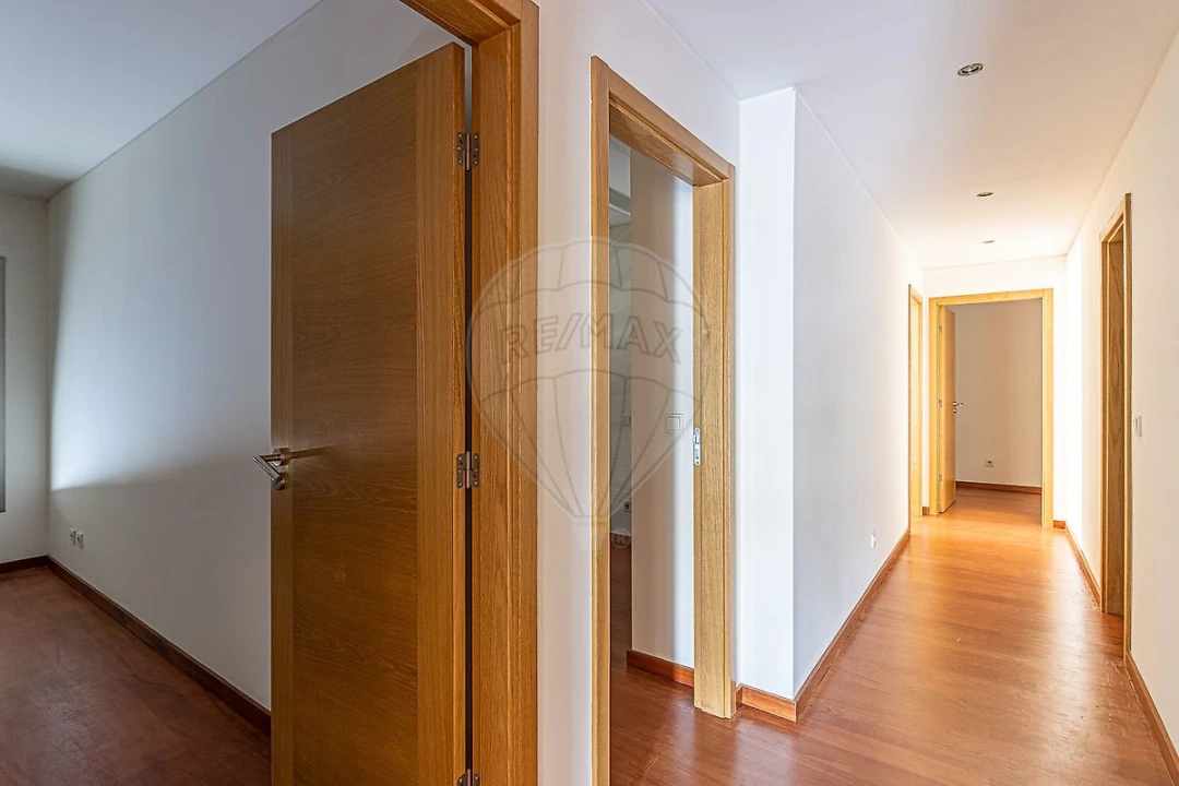 Apartamento T4 para Arrendamento em Ramalde Foto 17