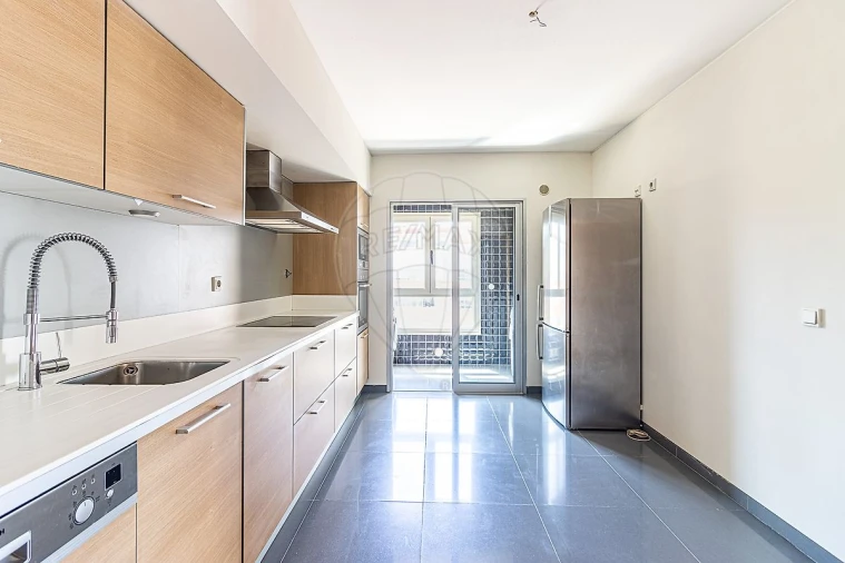 Apartamento T4 para Arrendamento em Ramalde Foto 16
