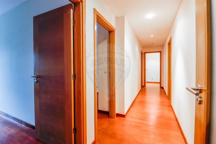 Apartamento T4 para Arrendamento em Ramalde Foto 19