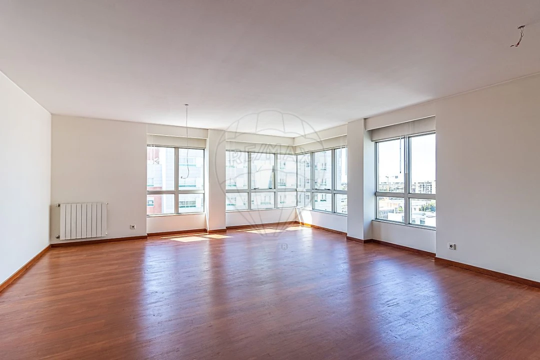Apartamento T4 para Arrendamento em Ramalde Foto 1