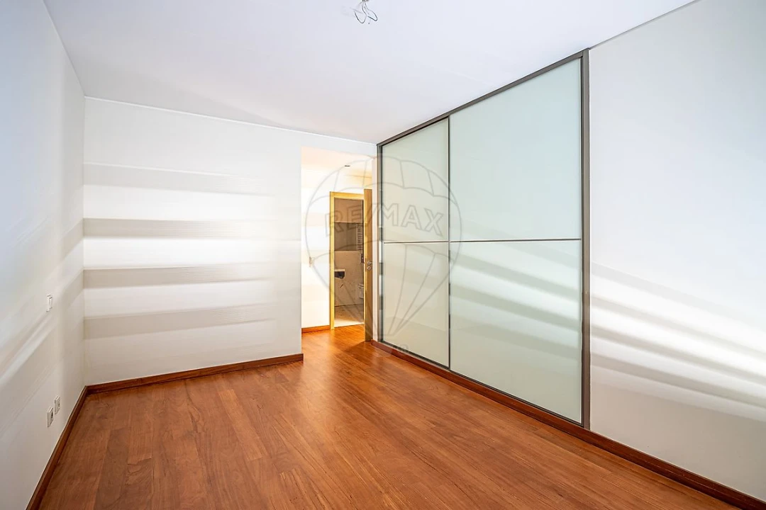 Apartamento T4 para Arrendamento em Ramalde Foto 5
