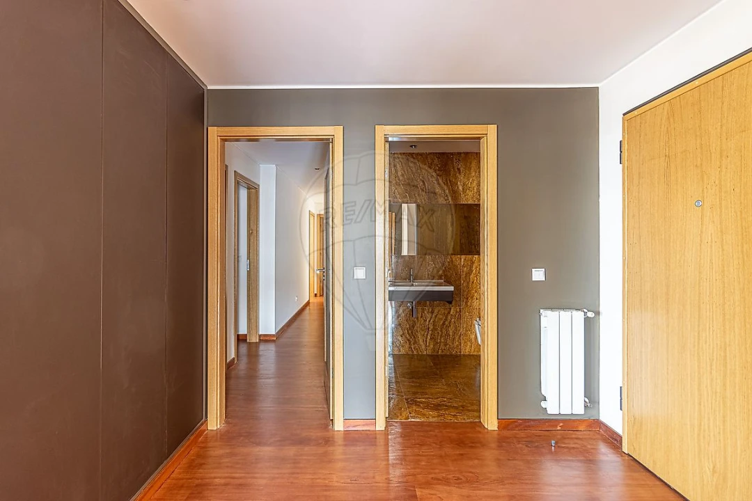 Apartamento T4 para Arrendamento em Ramalde Foto 20