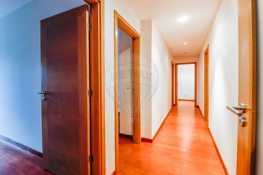Apartamento T4 para Arrendamento em Ramalde Foto 19