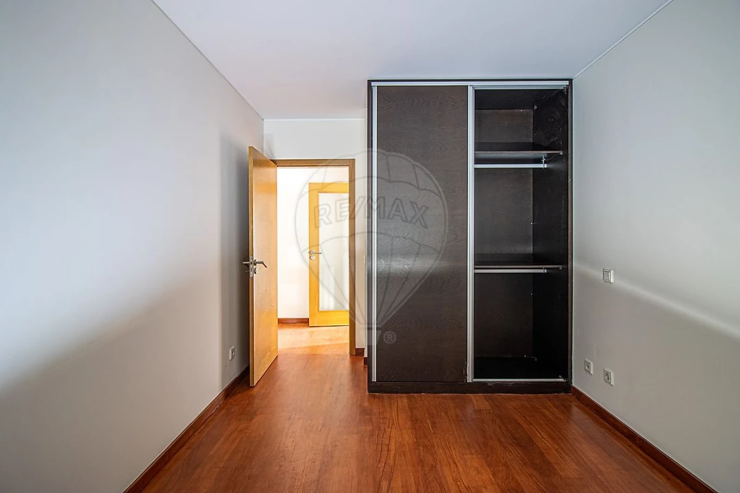 Apartamento T4 para Arrendamento em Ramalde Foto 9