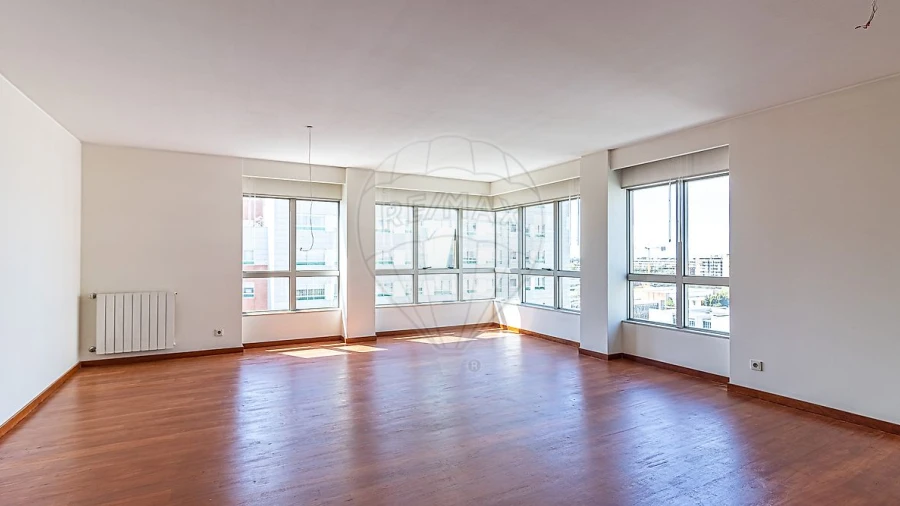 Apartamento T4 para Arrendamento em Ramalde