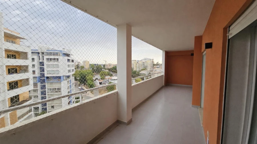 Apartamento T2 para Venda em Portimão Foto 4