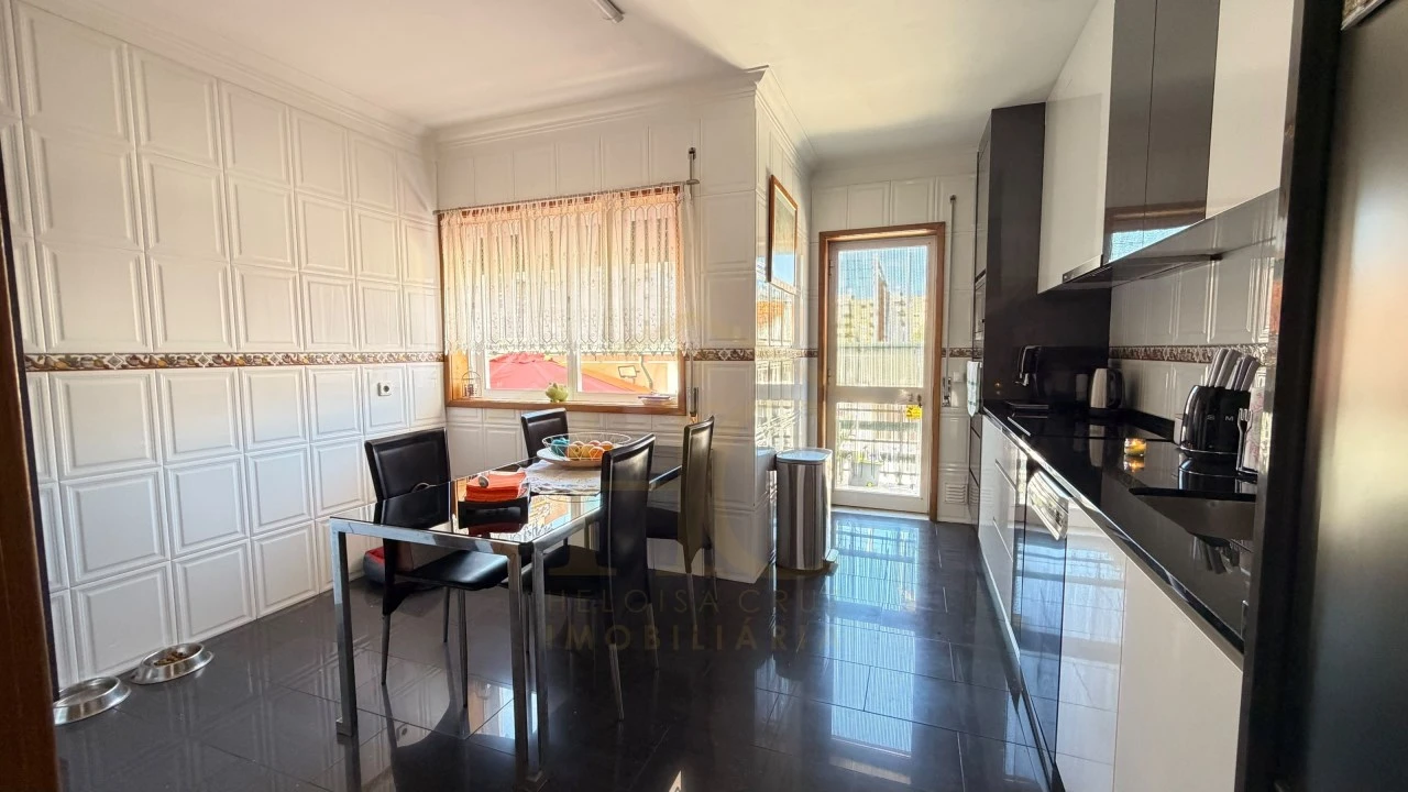 Moradia T5 para Venda em Custóias, Leça do Balio e Guifões Foto 25