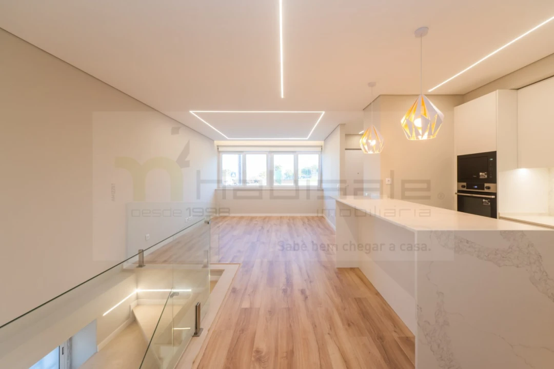 Apartamento T3 para Venda em Carcavelos e Parede Foto 1