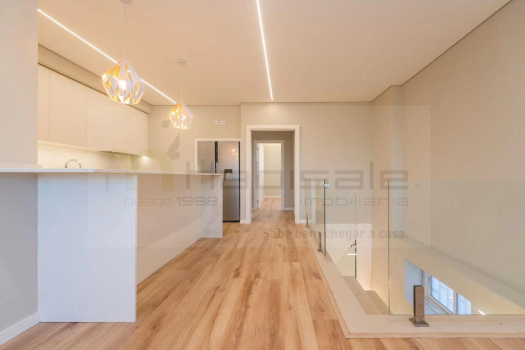 Apartamento T3 para Venda em Carcavelos e Parede Foto 3