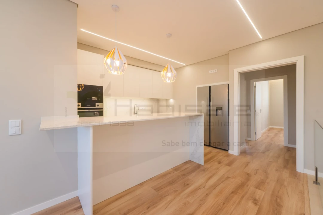 Apartamento T3 para Venda em Carcavelos e Parede Foto 2