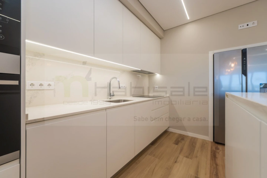 Apartamento T3 para Venda em Carcavelos e Parede Foto 5