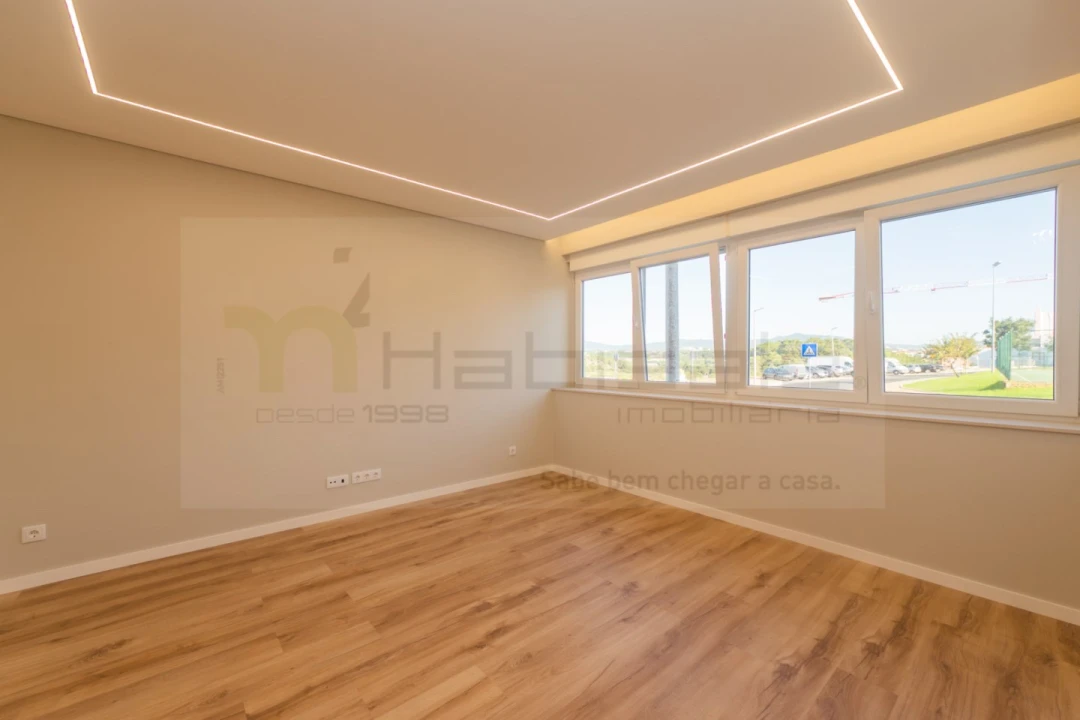 Apartamento T3 para Venda em Carcavelos e Parede Foto 9