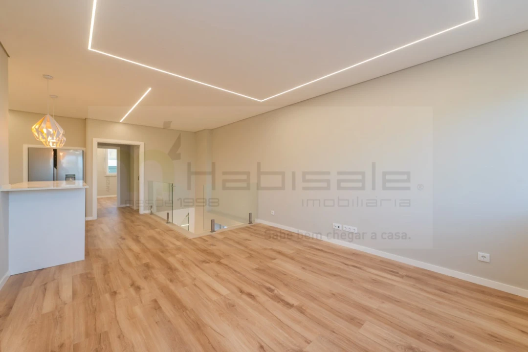 Apartamento T3 para Venda em Carcavelos e Parede Foto 10