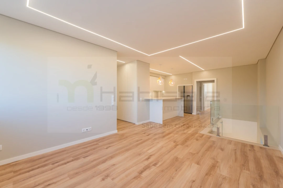 Apartamento T3 para Venda em Carcavelos e Parede Foto 13