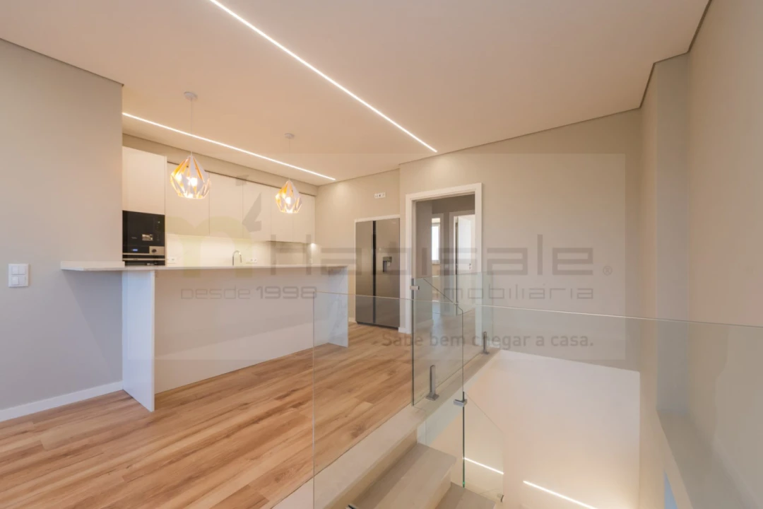 Apartamento T3 para Venda em Carcavelos e Parede Foto 30