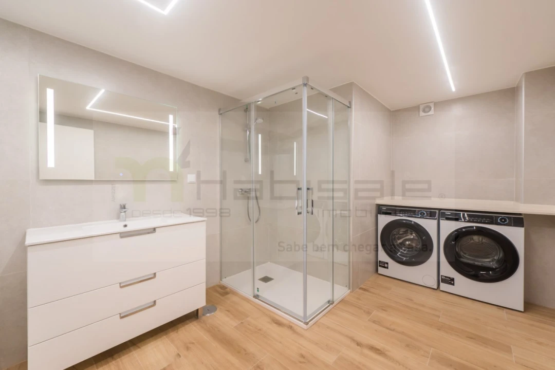 Apartamento T3 para Venda em Carcavelos e Parede Foto 38