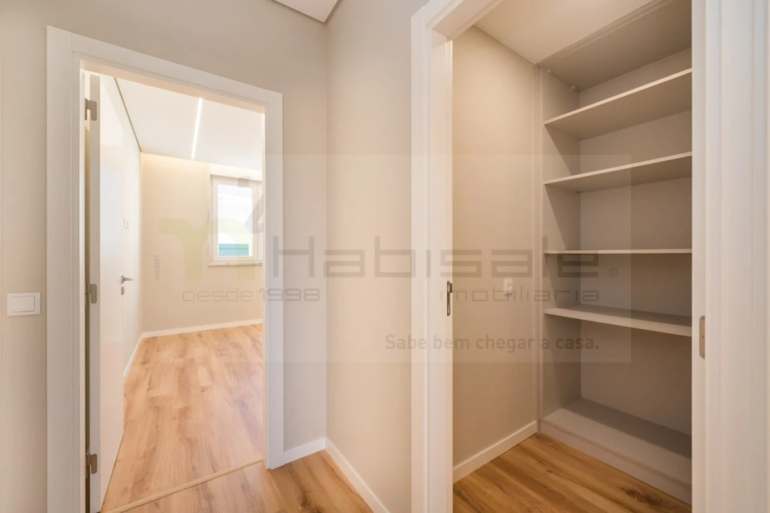 Apartamento T3 para Venda em Carcavelos e Parede Foto 18