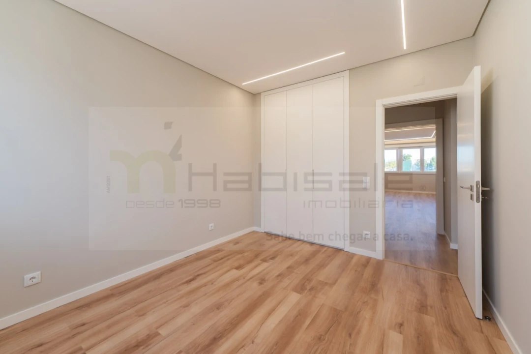 Apartamento T3 para Venda em Carcavelos e Parede Foto 19