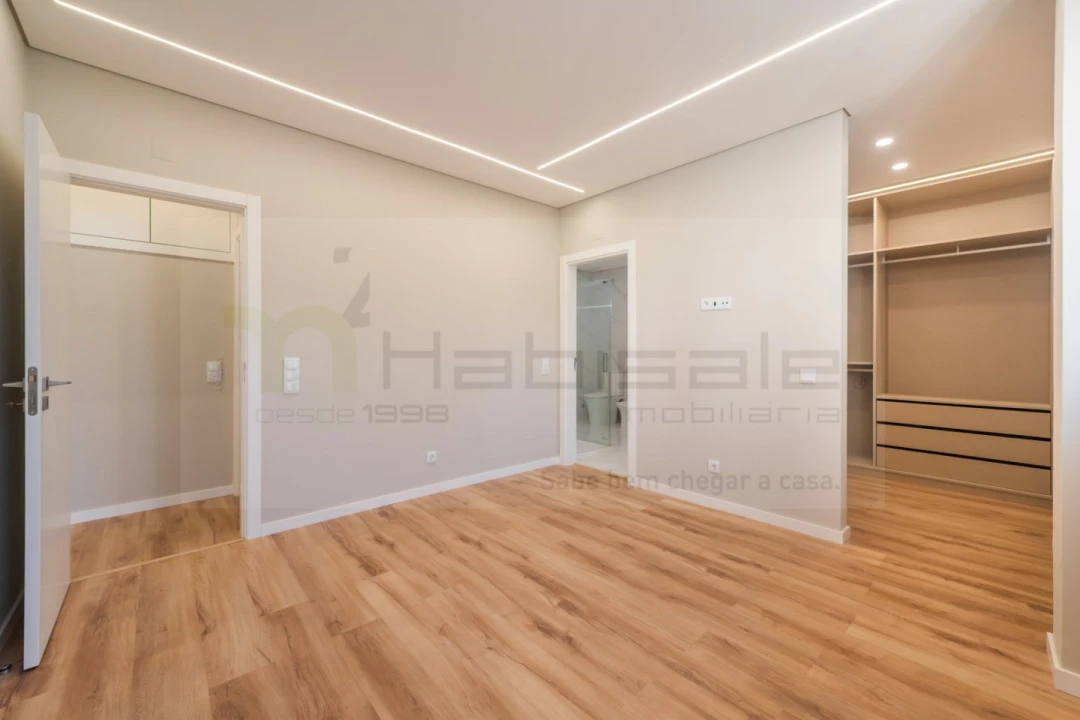 Apartamento T3 para Venda em Carcavelos e Parede Foto 22