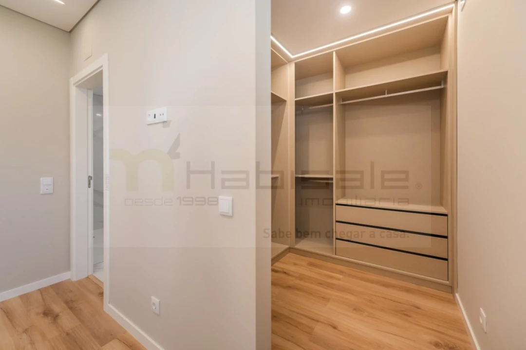 Apartamento T3 para Venda em Carcavelos e Parede Foto 23