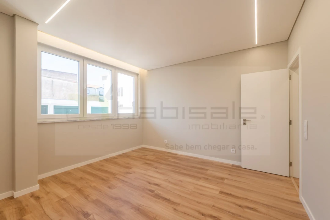 Apartamento T3 para Venda em Carcavelos e Parede Foto 28