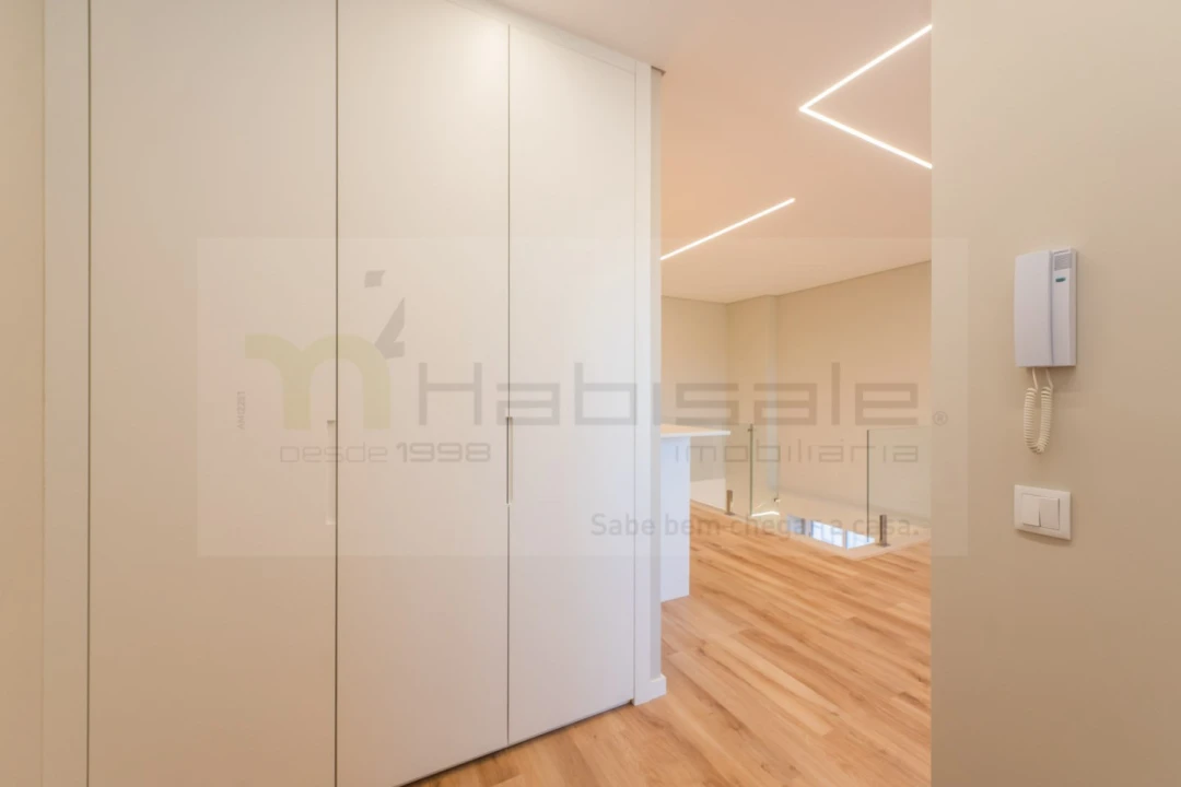 Apartamento T3 para Venda em Carcavelos e Parede Foto 12