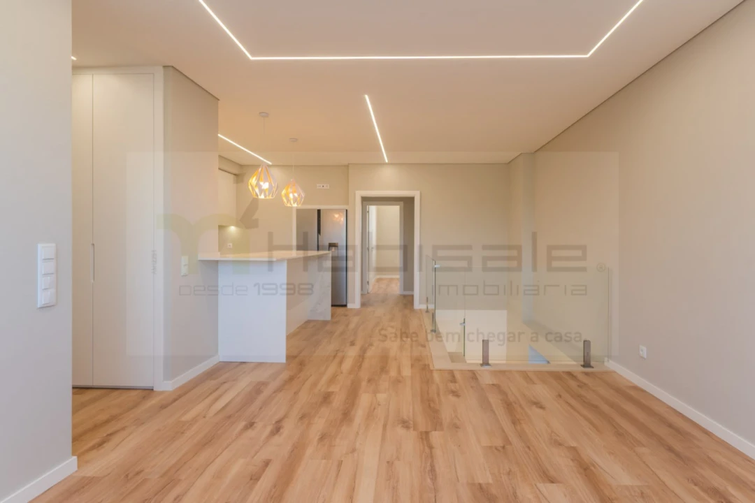 Apartamento T3 para Venda em Carcavelos e Parede Foto 29