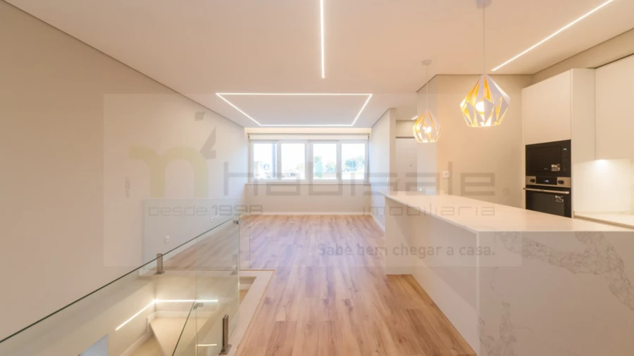 Apartamento T3 para Venda em Carcavelos e Parede