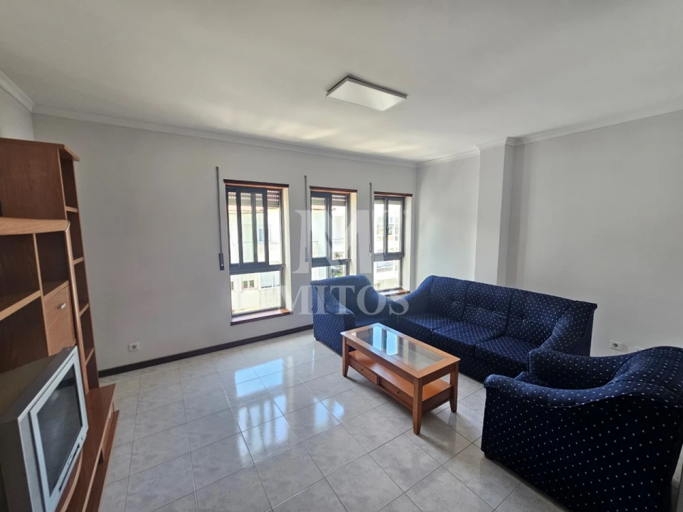 Apartamento T4 para Arrendamento em Darque Foto 3