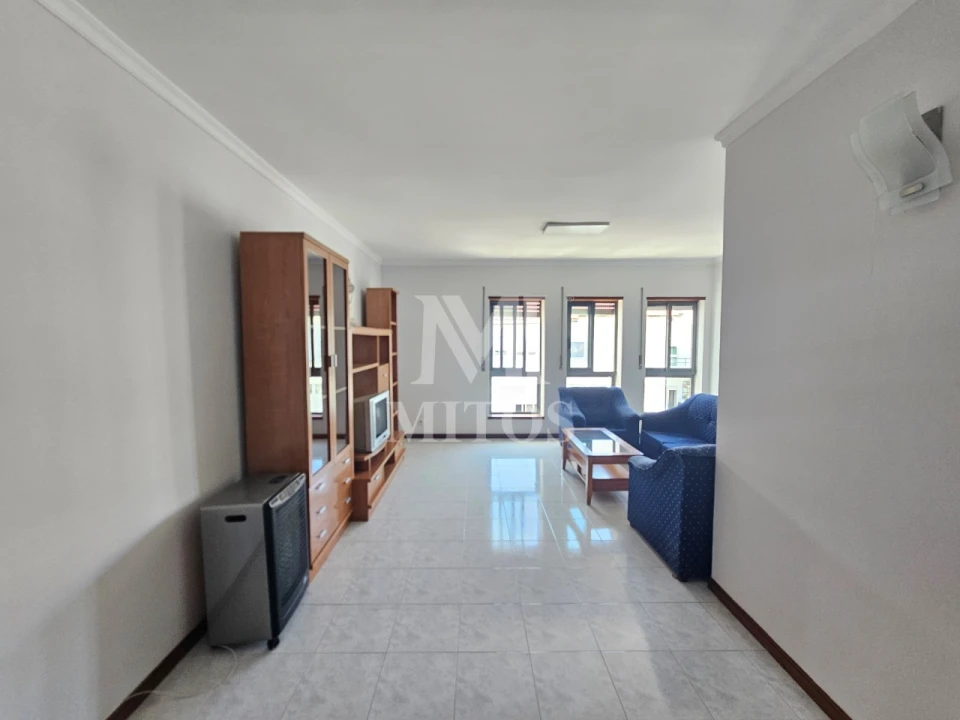 Apartamento T4 para Arrendamento em Darque Foto 4