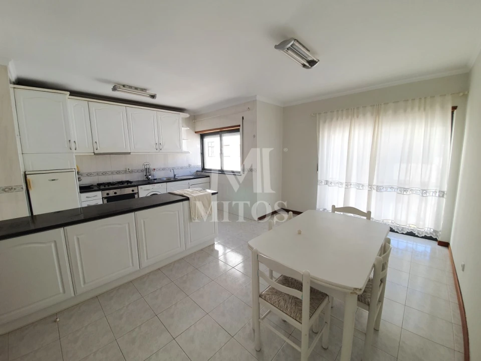 Apartamento T4 para Arrendamento em Darque Foto 5