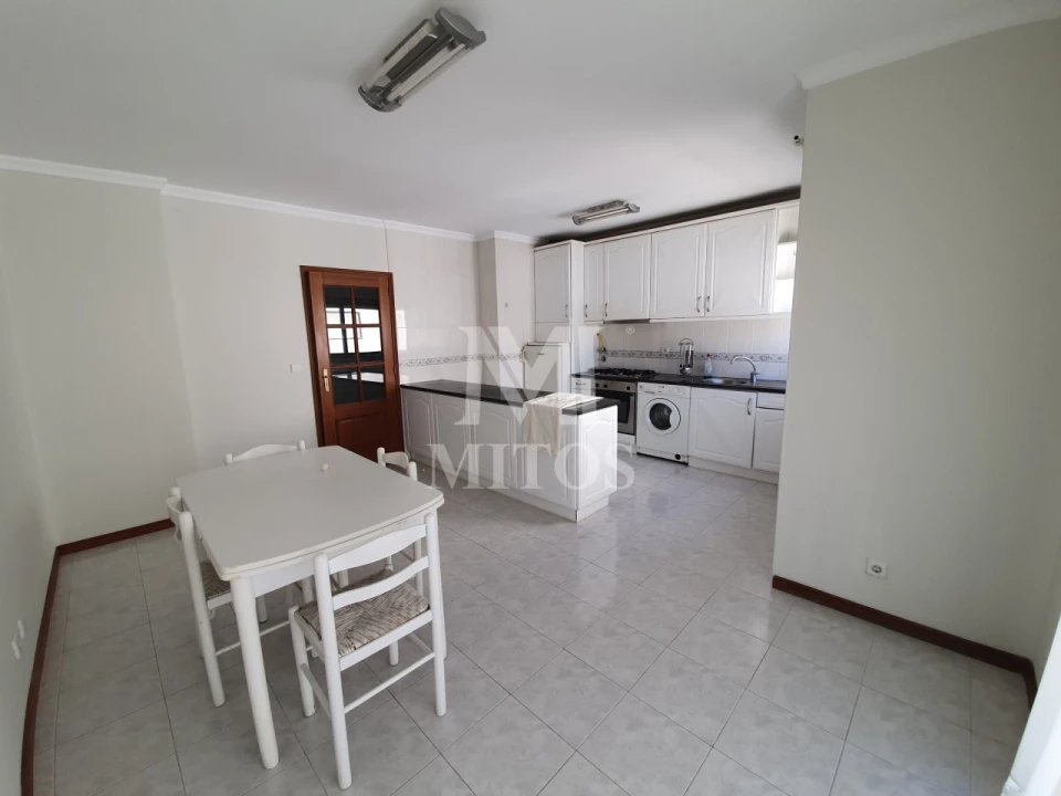 Apartamento T4 para Arrendamento em Darque Foto 6