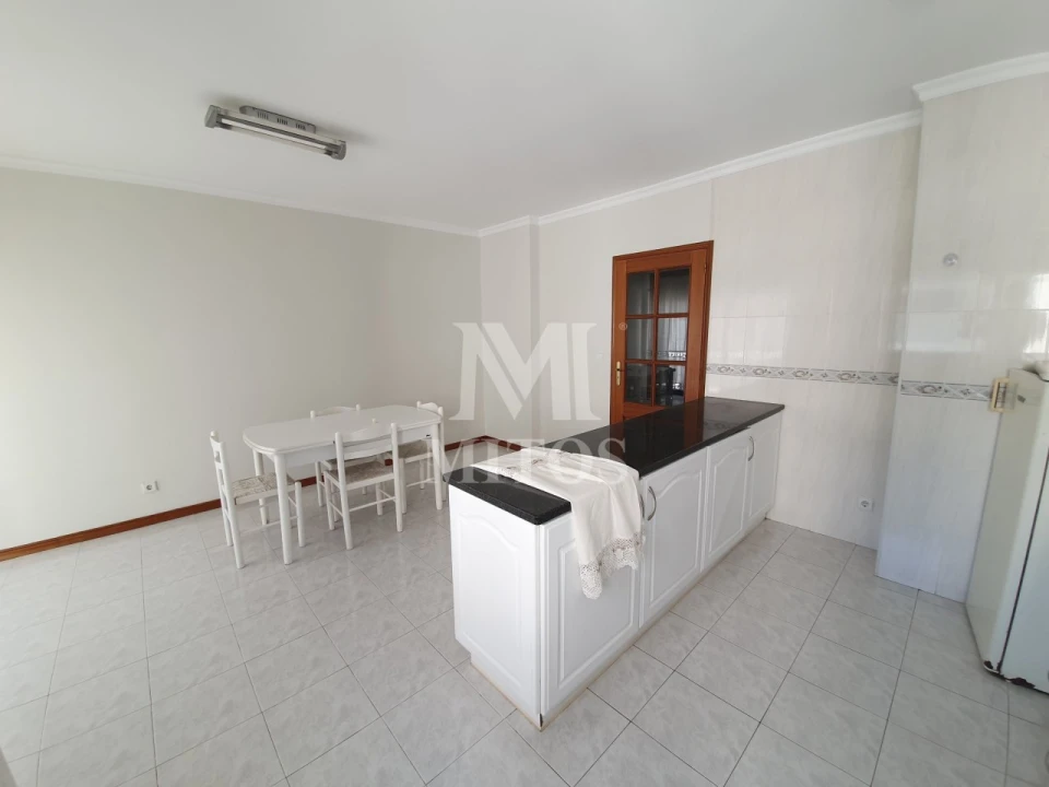 Apartamento T4 para Arrendamento em Darque Foto 7