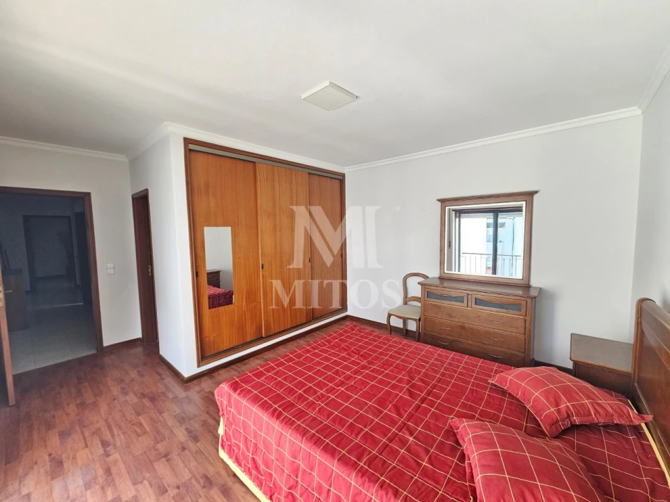 Apartamento T4 para Arrendamento em Darque Foto 8