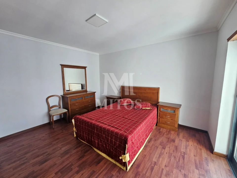 Apartamento T4 para Arrendamento em Darque Foto 9