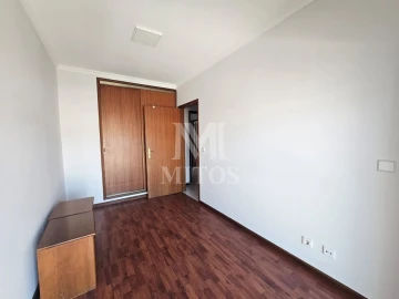Apartamento T4 para Arrendamento em Darque