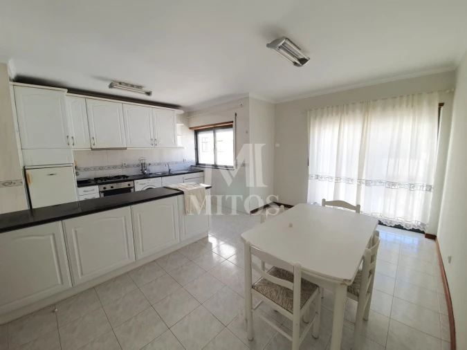 Apartamento T4 para Arrendamento em Darque Foto 5