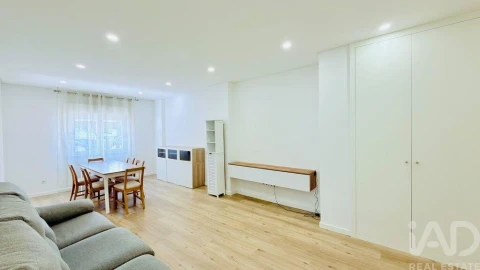 Apartamento T2 para Arrendamento em União das Freguesias de Setúbal
