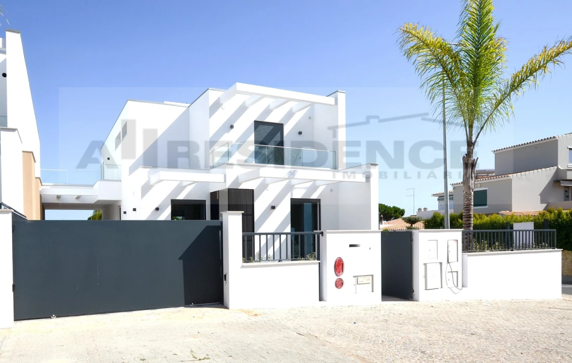 Moradia T3 para Venda em Quarteira Foto 3