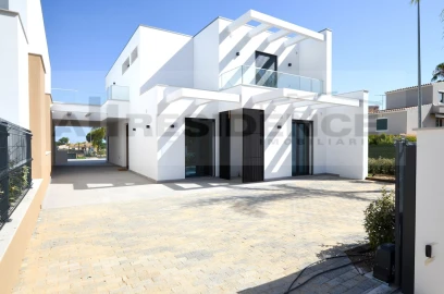 Moradia T3 para Venda em Quarteira