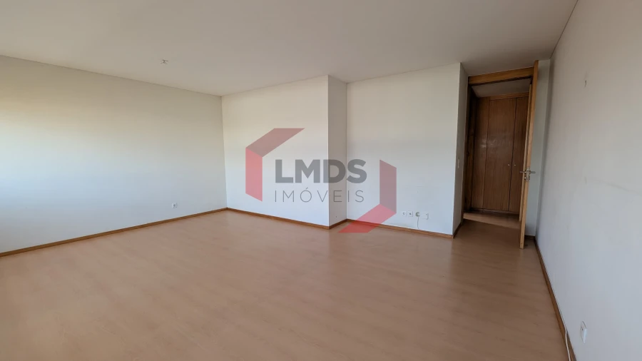 Apartamento T3 para Venda em Moreira Foto 2