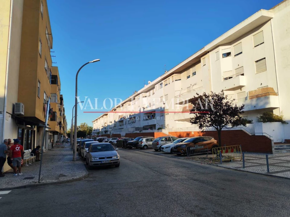 Apartamento T2 para Venda em Baixa da Banheira e Vale da Amoreira Foto 1